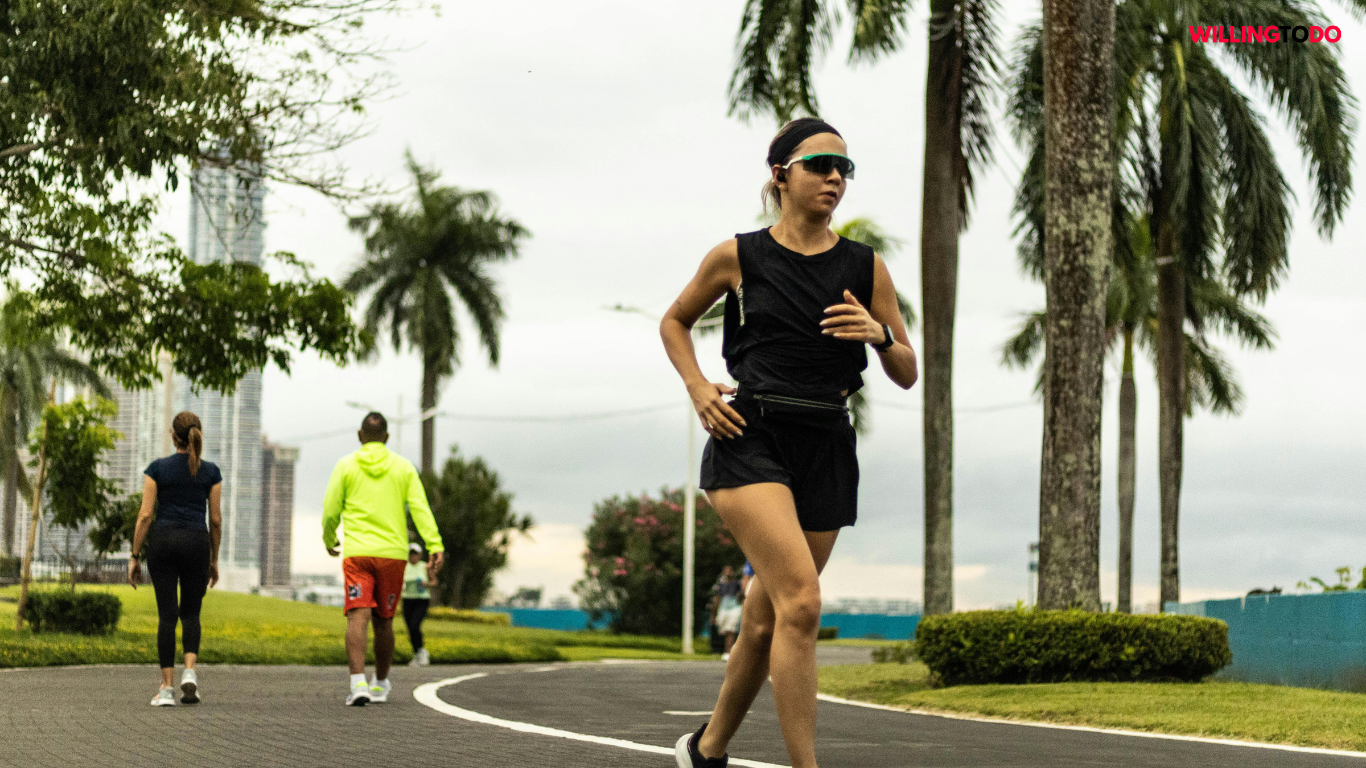 Women are runing.