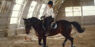 how to communicate with a horse while riding​