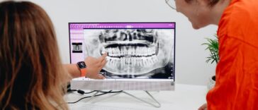 what is a periodontist