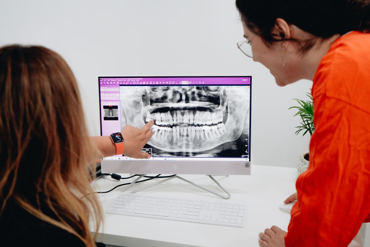 what is a periodontist