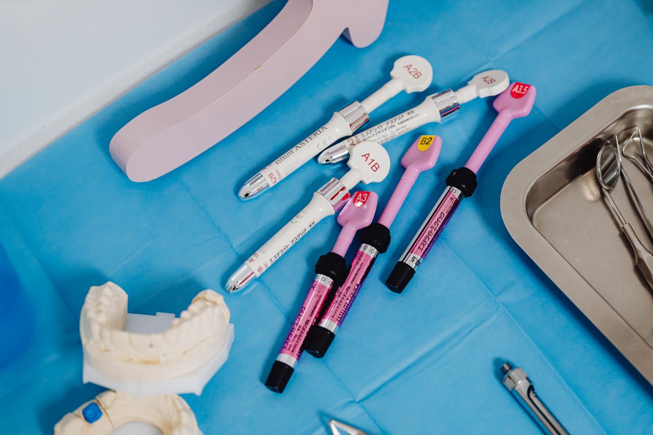 doctor preparing for tooth extraction