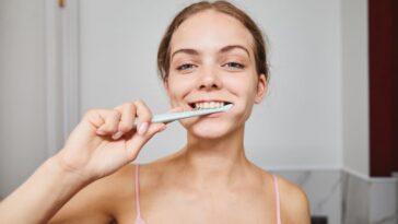 should i brush my teeth before using whitening strips​